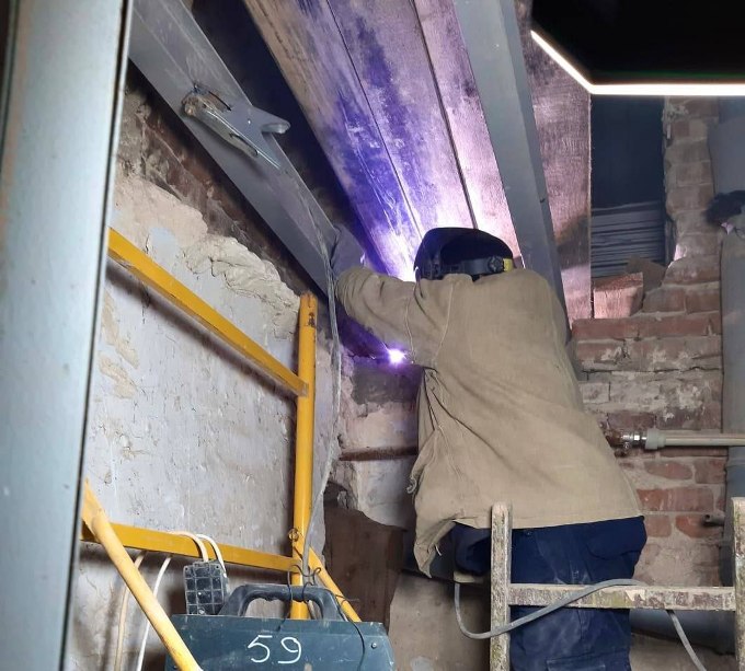 Харків: тривають роботи з відновлення житлового будинку на вул. Мироносицькій